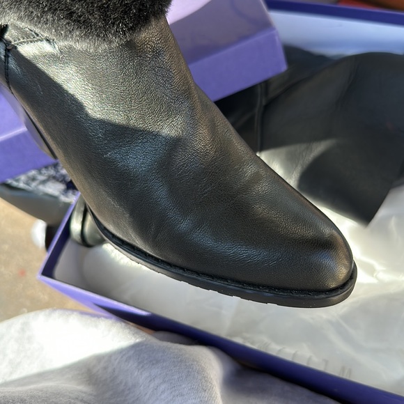 made in italy so sizing might be different, I wear a 7 usually and they fit. - Picture 4 of 5